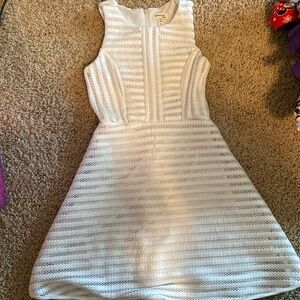 Girls or junior formal white dress sleeveless Excellent condition size small